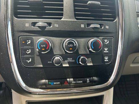 Used 2013 Dodge Grand Caravan SXT FWD image 6