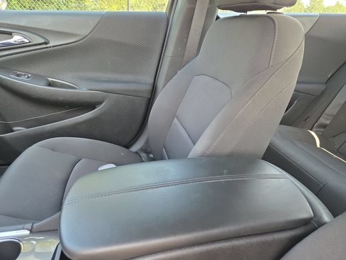 Used 2018 Chevrolet Malibu LT FWD image 16