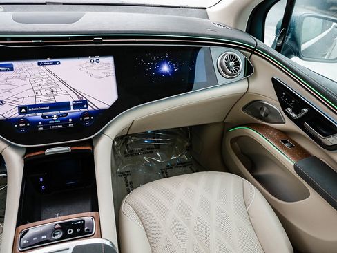 Certified 2023 Mercedes-Benz EQS 580 4MATIC SUV image 15