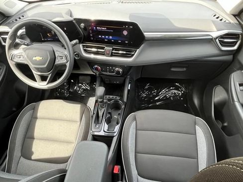 Used 2025 Chevrolet TrailBlazer LT AWD/4WD image 27