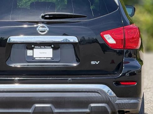 Used 2017 Nissan Pathfinder SV FWD image 14
