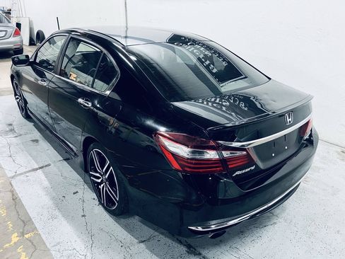 Used 2017 Honda Accord Sport image 5