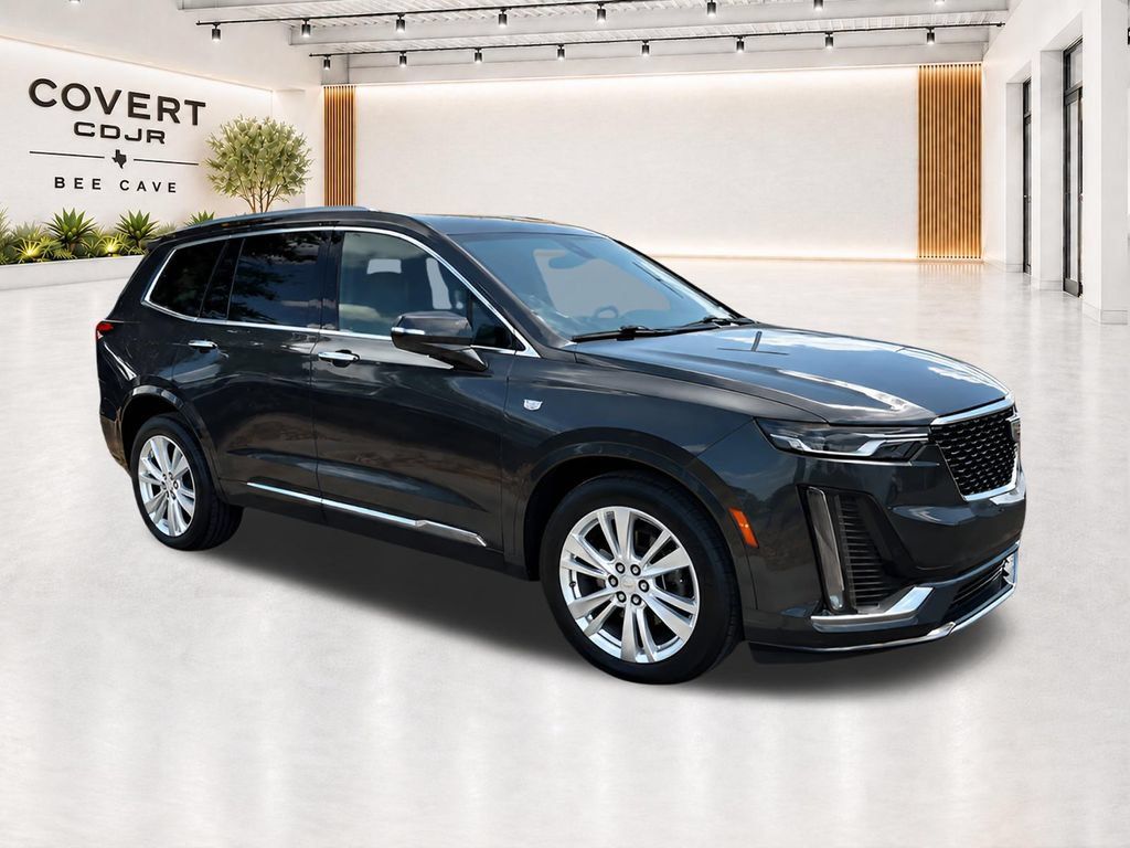 Used 2023 Cadillac XT6 Premium Luxury AWD/4WD image 2