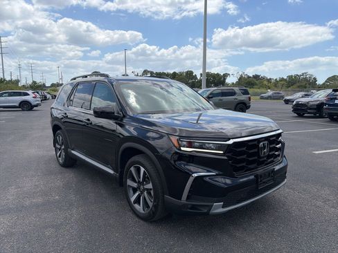 Used 2024 Honda Pilot Touring image 1