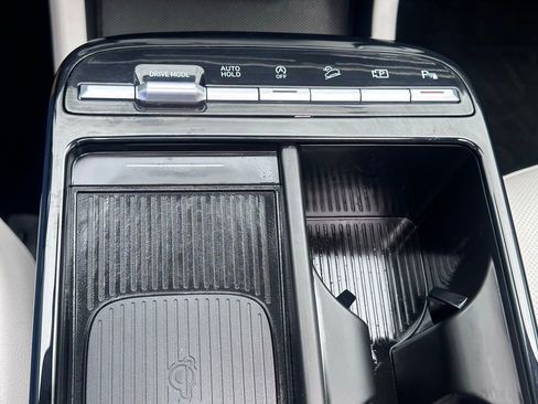 Used 2025 Hyundai Tucson Limited image 36