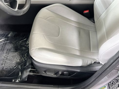 Used 2023 Hyundai Elantra Limited image 19