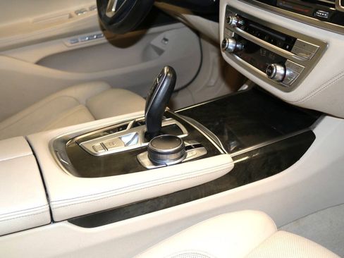 Used 2016 BMW 740i RWD image 47