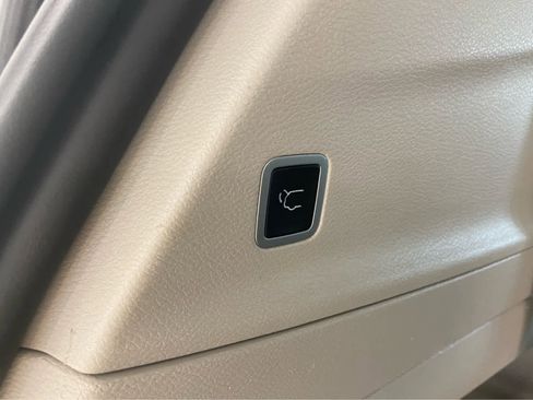 Used 2024 Chrysler Pacifica Touring-L FWD image 10