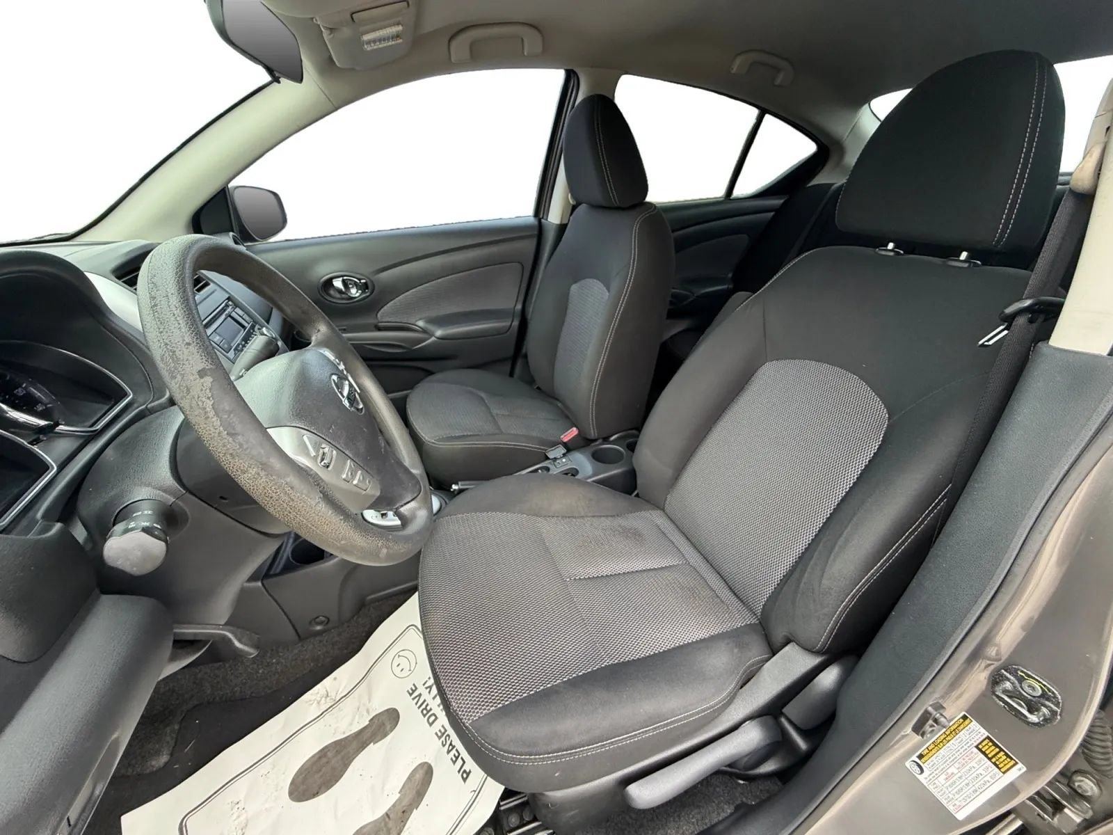 Used 2015 Nissan Versa SV FWD image 9