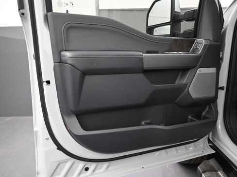 New 2026 Ford F250 Lariat w/ Chrome Package image 4