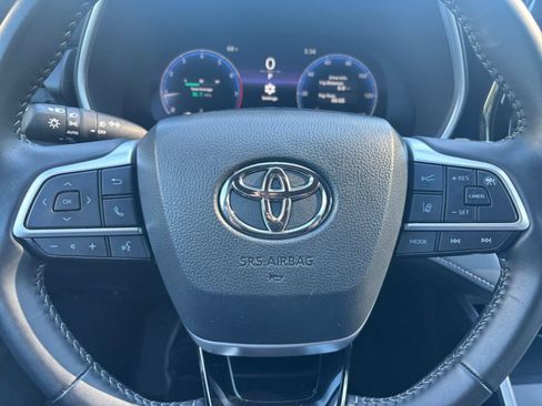 Used 2025 Toyota Highlander XSE AWD/4WD image 29