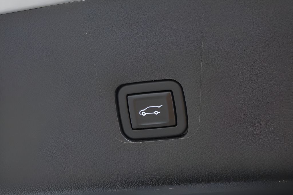Used 2021 Chevrolet Traverse Premier w/ Redline Edition AWD/4WD image 34