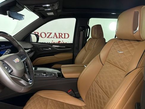 Used 2022 Cadillac Escalade Premium Luxury w/ Performance Package RWD image 11