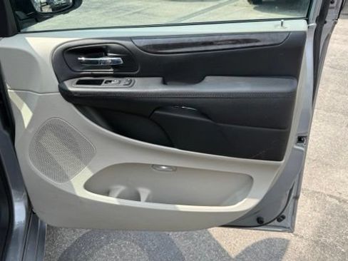 Used 2018 Dodge Grand Caravan SE w/ UConnect Hands-Free Group FWD image 18