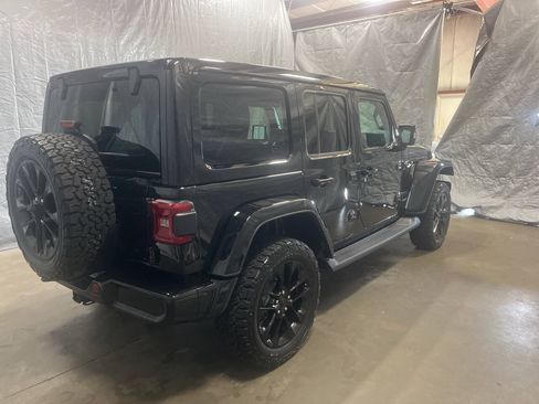 Used 2022 Jeep Wrangler Unlimited Sahara AWD/4WD image 5