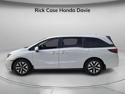 Certified 2025 Honda Odyssey EX-L image 4