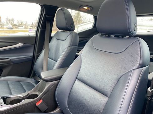 Used 2022 Chevrolet Bolt EUV Premier w/ Launch Edition image 14
