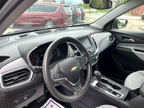 Used 2020 Chevrolet Equinox LS image 13