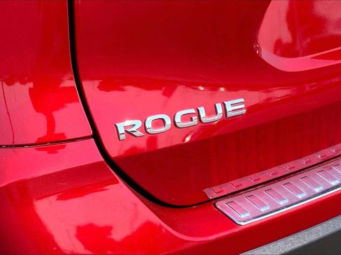 Used 2018 Nissan Rogue SV FWD image 10