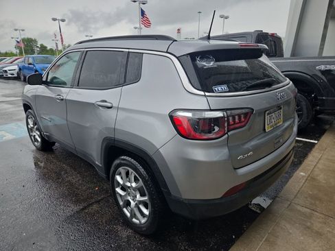 Used 2022 Jeep Compass Latitude AWD/4WD image 6