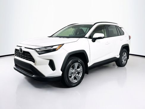 Used 2025 Toyota RAV4 XLE w/ Convenience Package image 3