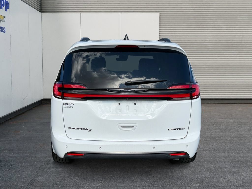 Used 2025 Chrysler Pacifica Limited FWD image 4