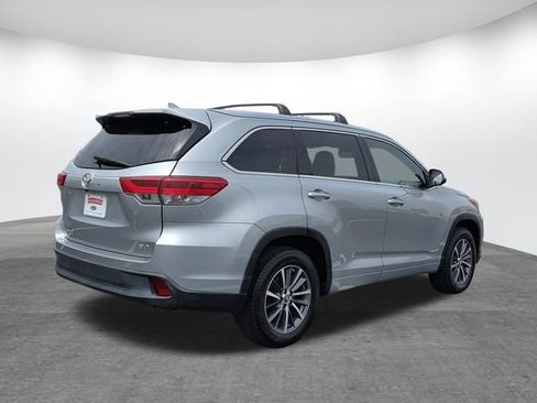 Used 2017 Toyota Highlander XLE FWD image 4