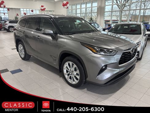 New 2026 Toyota Highlander Limited image 1