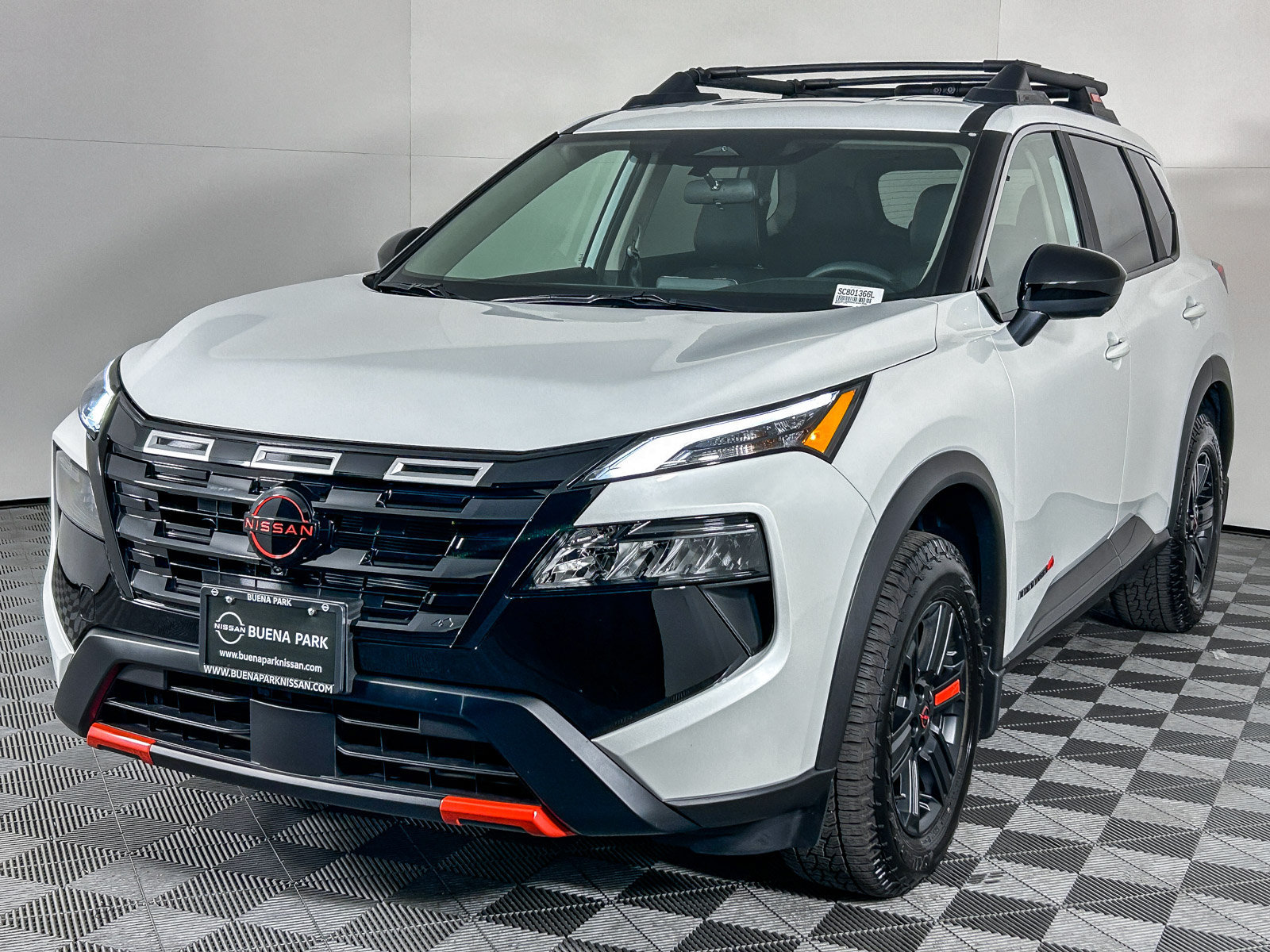 Used 2025 Nissan Rogue SV AWD/4WD image 3