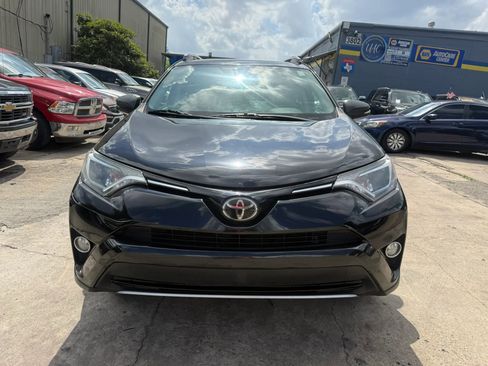 Used 2018 Toyota RAV4 XLE FWD image 2