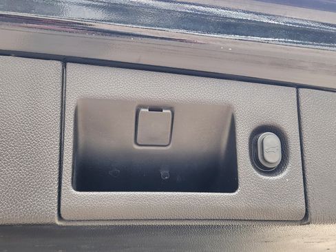 Used 2018 GMC Yukon XL SLT w/ Premium Edition image 40