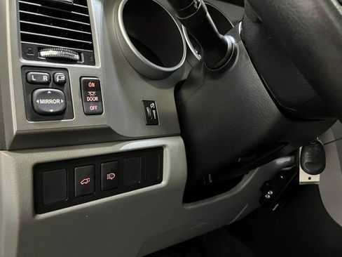 Used 2015 Toyota Sequoia Limited AWD/4WD image 17