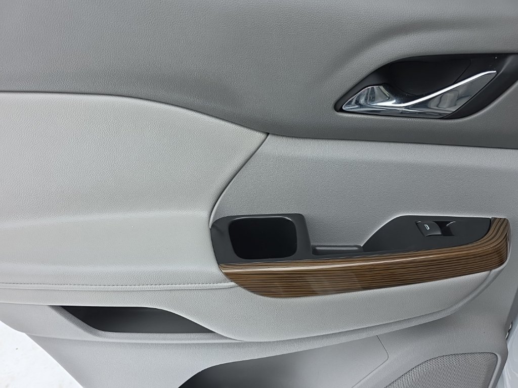 Used 2018 GMC Acadia SLE FWD image 21