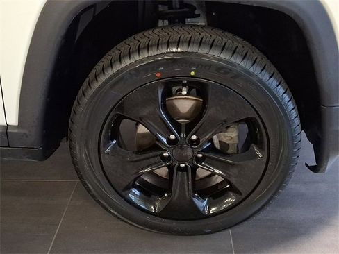 Used 2020 Jeep Compass Latitude image 10