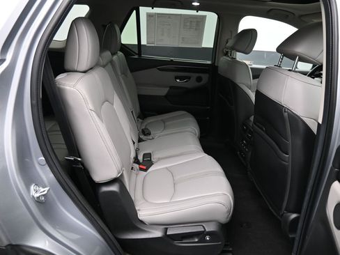 Used 2024 Honda Pilot Touring image 26