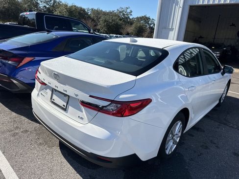 Used 2025 Toyota Camry LE image 7