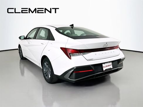 Used 2024 Hyundai Elantra SEL FWD image 10