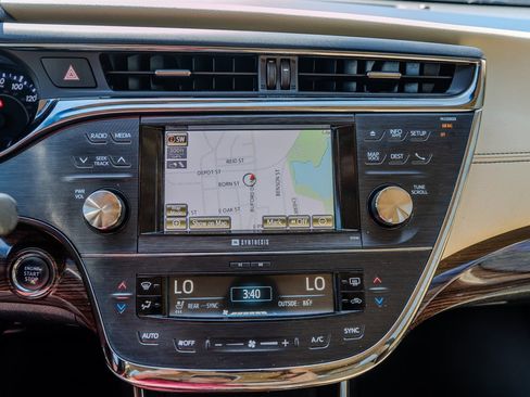 Used 2013 Toyota Avalon Limited image 20