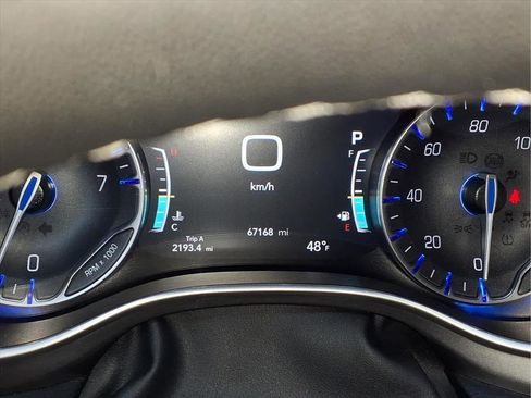 Used 2023 Chrysler Pacifica Touring-L image 18