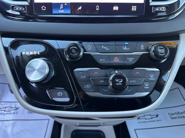 Used 2024 Chrysler Pacifica Touring-L FWD image 26