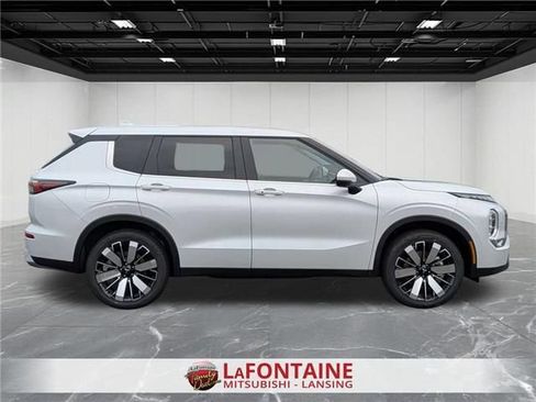 New 2026 Mitsubishi Outlander SE AWD/4WD image 6
