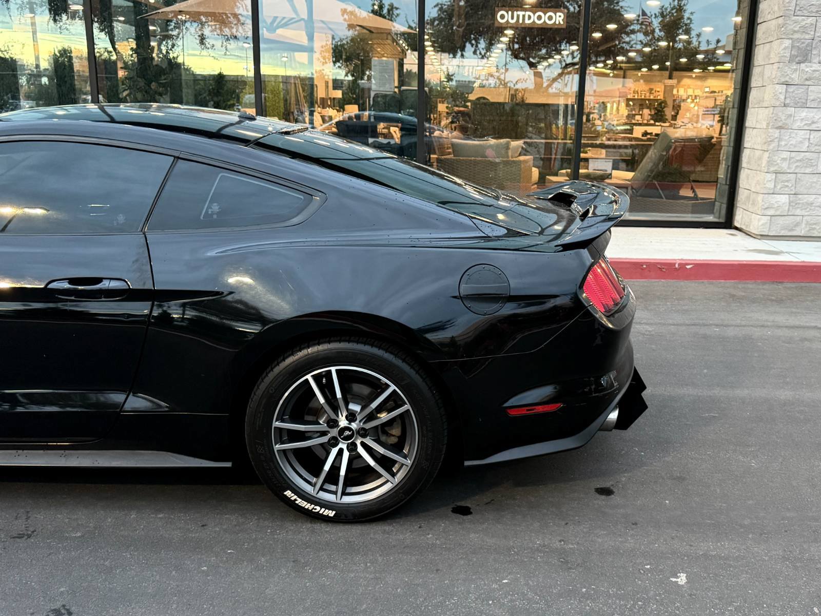 Used 2017 Ford Mustang Premium RWD image 10