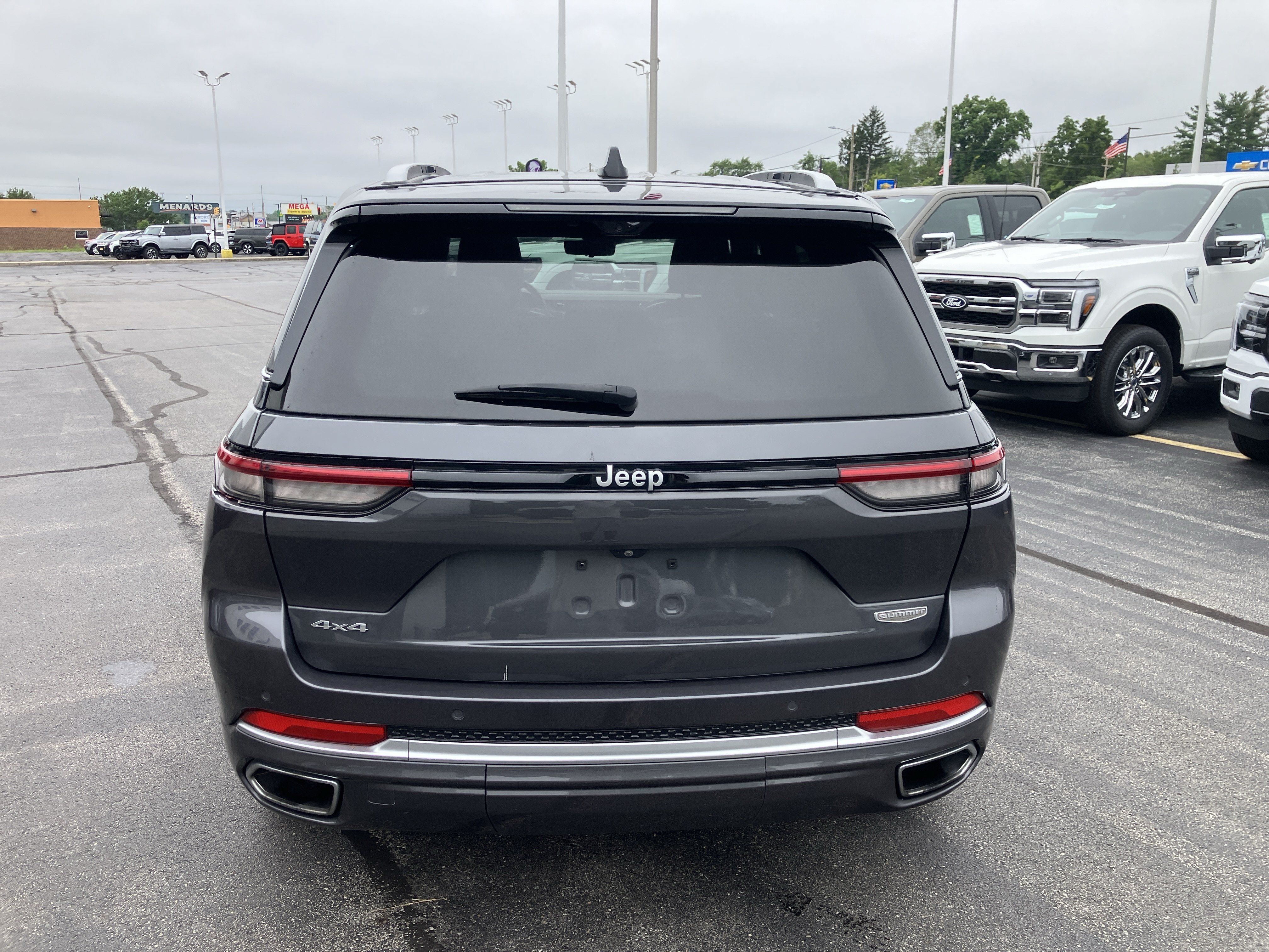 Used 2022 Jeep Grand Cherokee Summit AWD/4WD image 6
