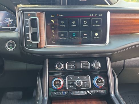 Used 2024 GMC Yukon Denali Ultimate AWD/4WD image 24