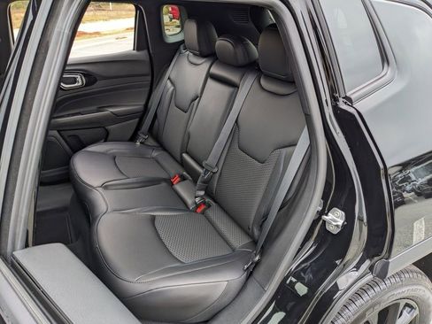 New 2026 Jeep Compass Latitude image 37