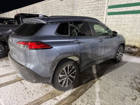 Used 2024 Toyota Corolla Cross XLE image 3