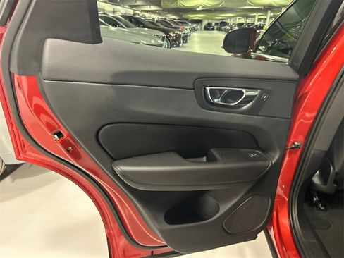 Certified 2022 Volvo XC60 B5 Momentum w/ Climate Package image 23