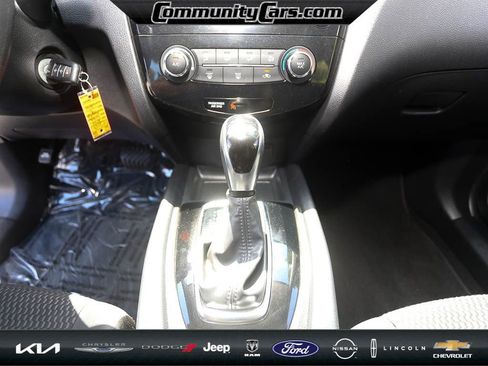 Used 2021 Nissan Rogue Sport S image 18