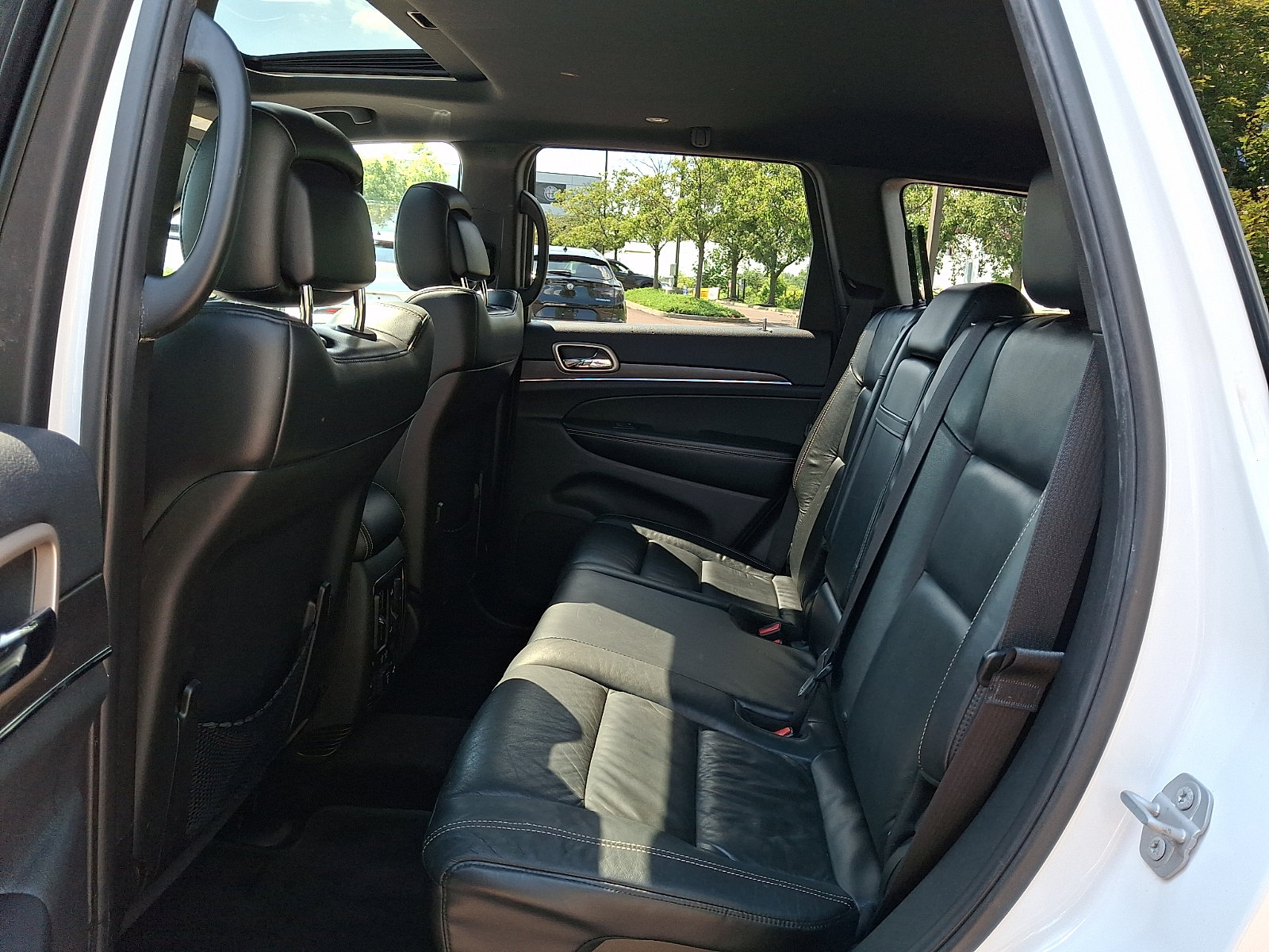 Used 2017 Jeep Grand Cherokee Limited AWD/4WD image 10