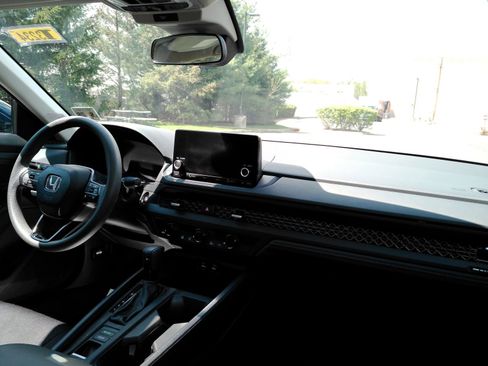 Used 2023 Honda Accord EX image 15